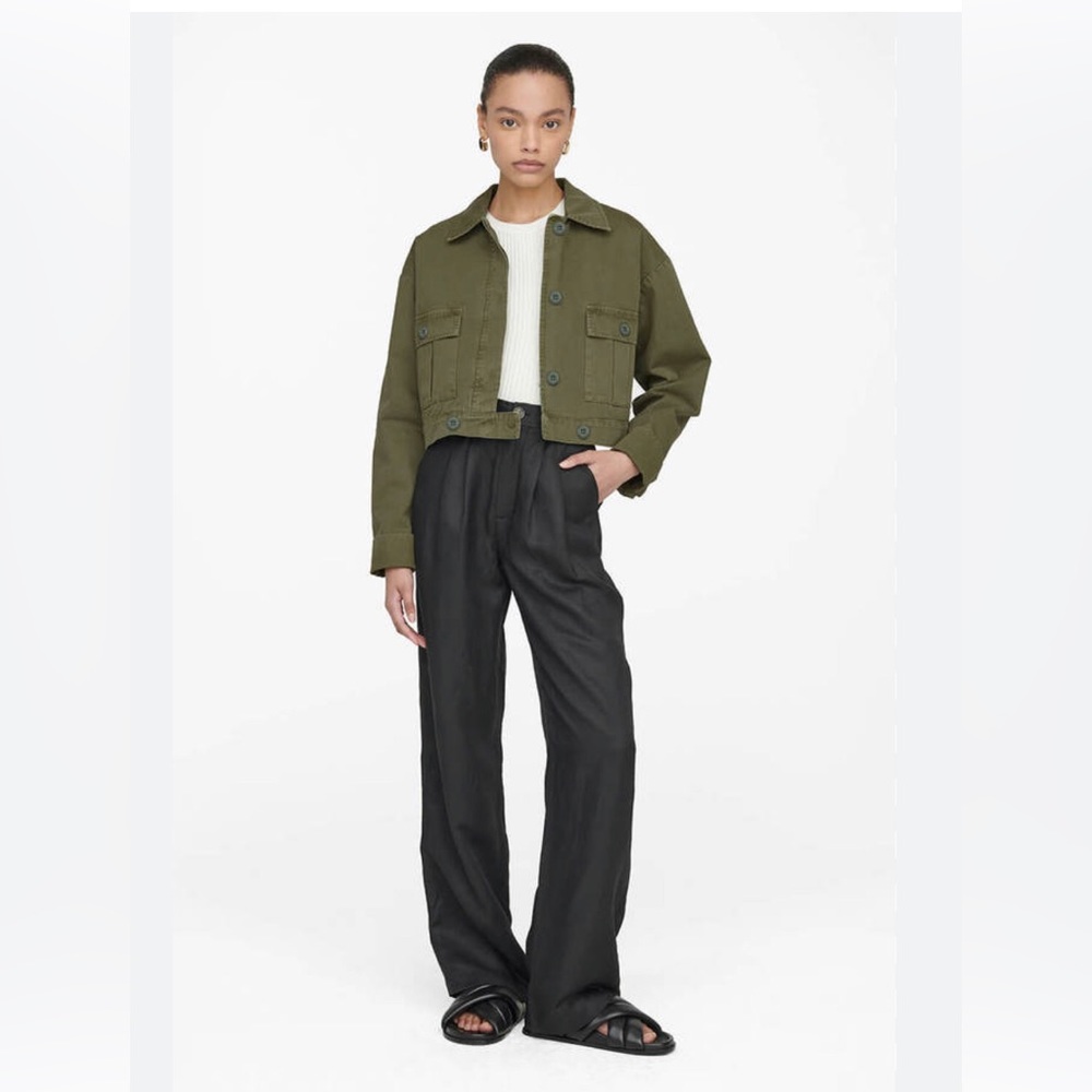 ANINE BING ADRIANA JACKET IN ARMY GREEN. A cropped, boxy fit. Small rip underarm